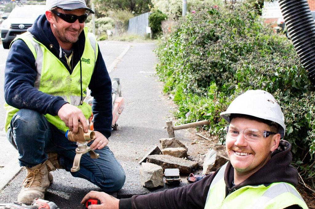 How to Fix Common Plumbing Issues Without Calling a Professional